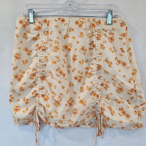 American Eagle Outfitters Dresses & Skirts - American Eagle Womens Large Floral Ruched Mini Skirt L Cream Orange Side Zip